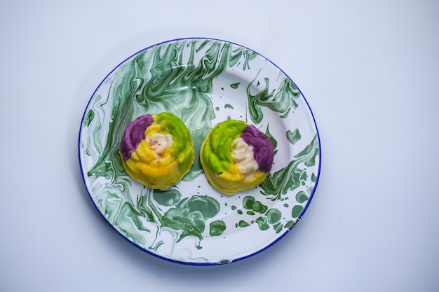 Talerz z kolorowym jedzeniem